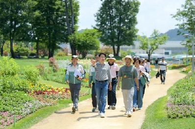 노관규 순천시장 “여름 정원은 완성도와의 싸움” 박람회장 화훼연출 점검 나서