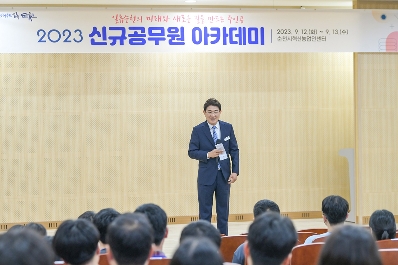 13일 신규임용예정공무원 아카데미에서 환영의 인사말을 하는 노관규 순천시장