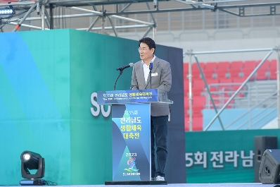 지난24일 열린 생활체육대축전에서 노관규 순천시장이 환영사를 하고 있다