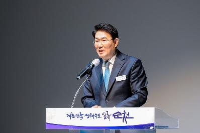 노관규 순천시장님 노인일자리사업 발대식에서 연설하고 있음.