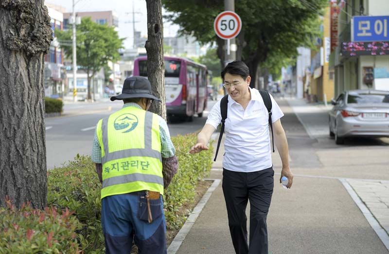 1-1 노관규 순천시장(도보 출근).jpg 이미지입니다.