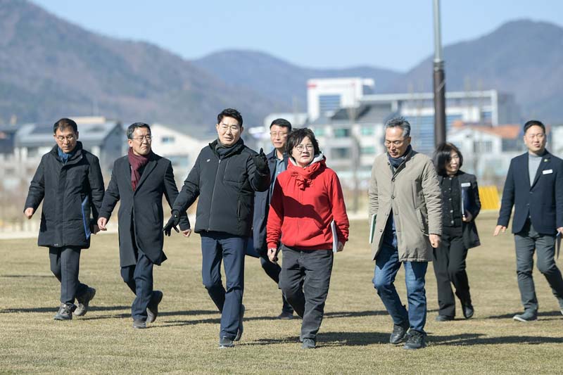 30일 순천을 방문한 조수진 국회의원과 2023정원박람회 조성지를 둘러보는 노관규 순천시장