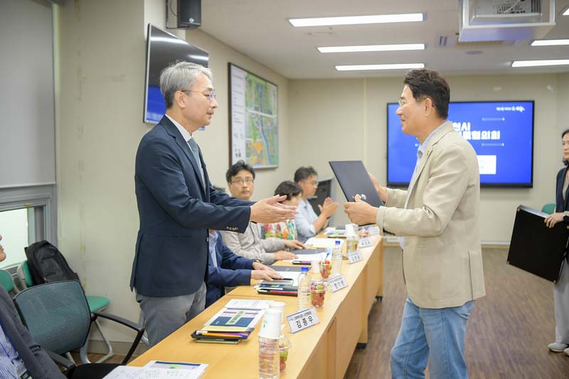 1.지난 24일 순천시 공공보건의료협의회가 위원을 위촉하며 활동을 시작했다