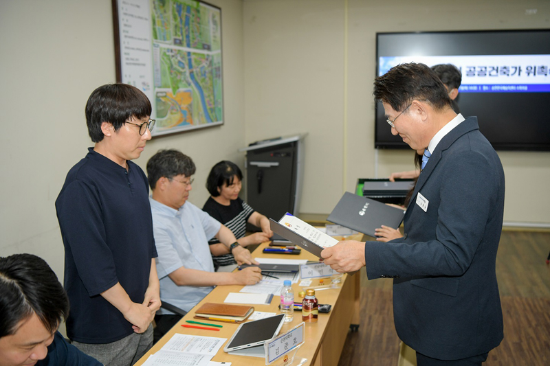 27일 순천시가 공공건축물과 공간환경의 품격을 높이기 위해 제2기 공공건축가를 위촉했다.