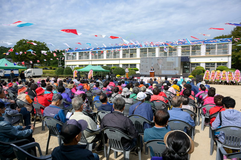 노관규 순천시장이 2일 외서면민의 날 및 노인의날 행사에서 축사를 하고 있다